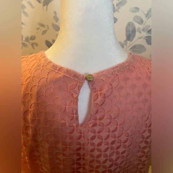 Liz Claiborne Women’s Keyhole Neck Sleeveless Blouse Pink Medium. New w tag - Picture 4 of 10